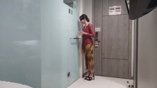 Gaun Kebaya Merah Indonesia Di Hotel - Part one
