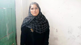 Muslim slut k sath dhoka howa The Muslim lady had come to her bf but he was not there, he had run away, i screwed hard