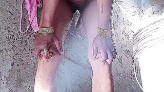 Desi attractive Indian chick nude bath