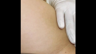 Thai chick masturbation with a vibrator while singing, thigh close-up