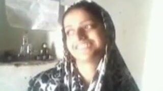 Desi Muslim women boned by her fiance