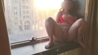 بدن نمایی دختر سکسی ایرانی با حرفای حشری کنار پنجره وغروب آفتاب _ Charming Bitch near Window at Sunset