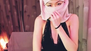 Muslim Webcam Slut with her Attractive Strip Dance